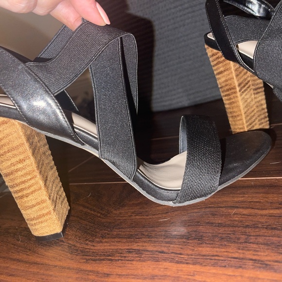 Black strappy sling back heels - Picture 2 of 7